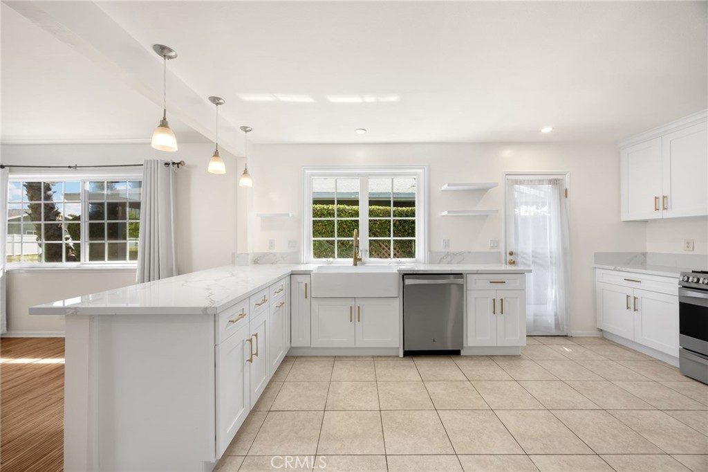 208 Somerset Drive Property Photo 8