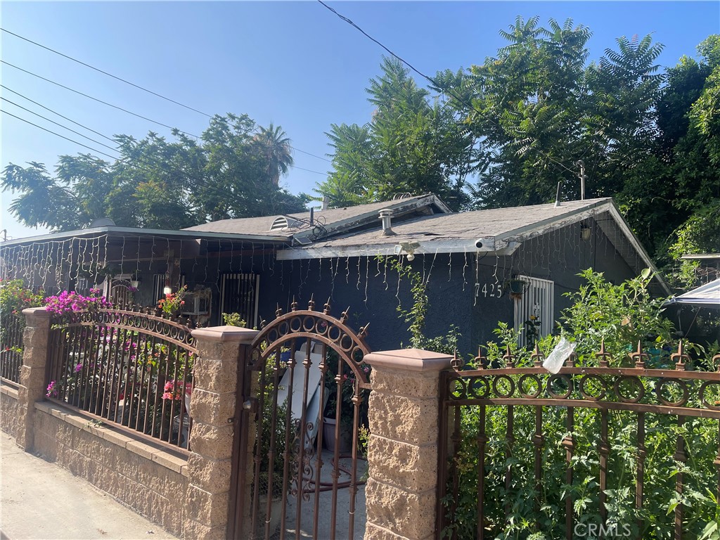 7423 Elm Street Property Photo 2