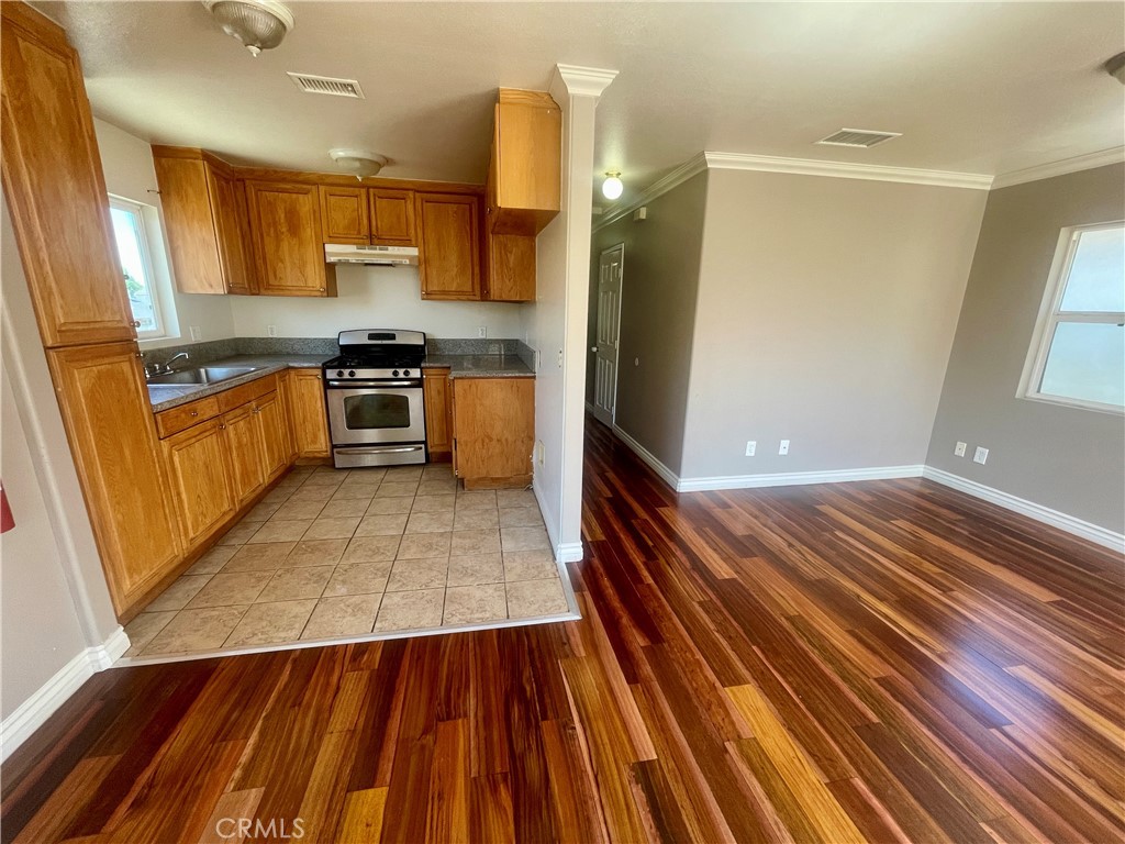 214 N Spruce Avenue Property Photo 4