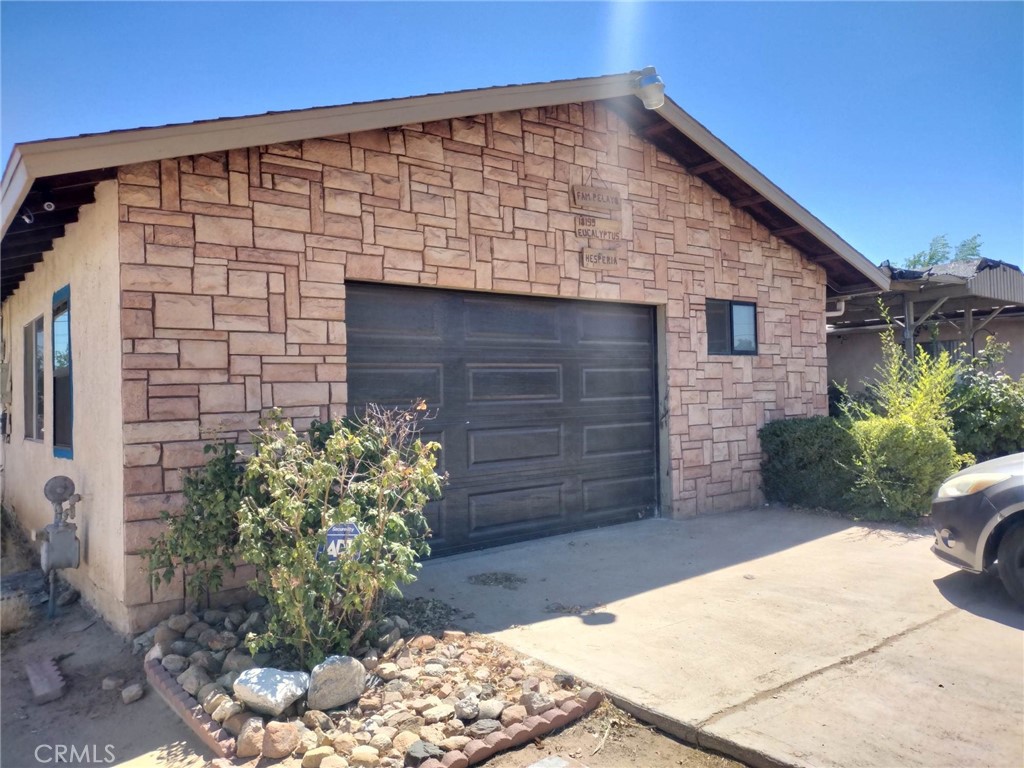 18199 Eucalyptus Street Property Photo 2