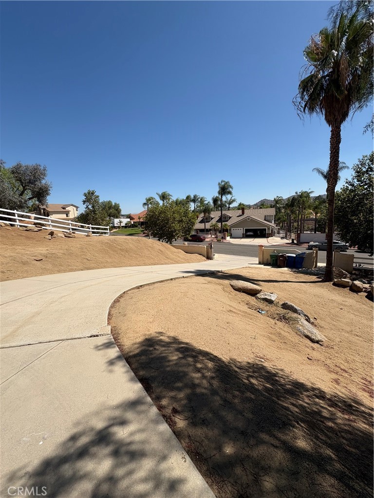 17905 Luna Court Property Photo 6