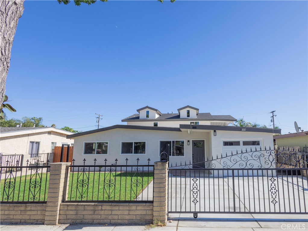 2122 W 10th Street Property Photo 1