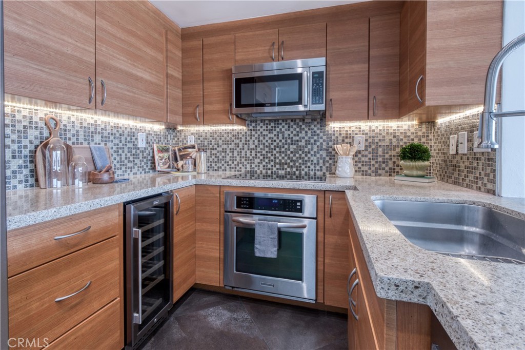 700 E Ocean Boulevard 2508 Property Photo 9