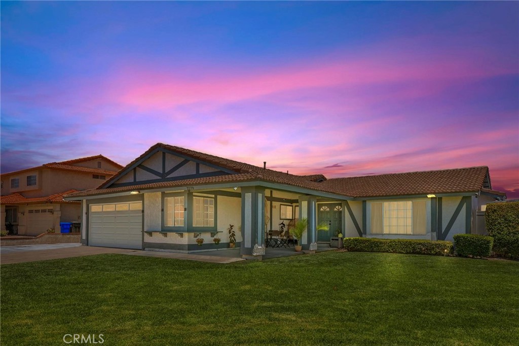 2279 N Teakwood Avenue Property Photo 1