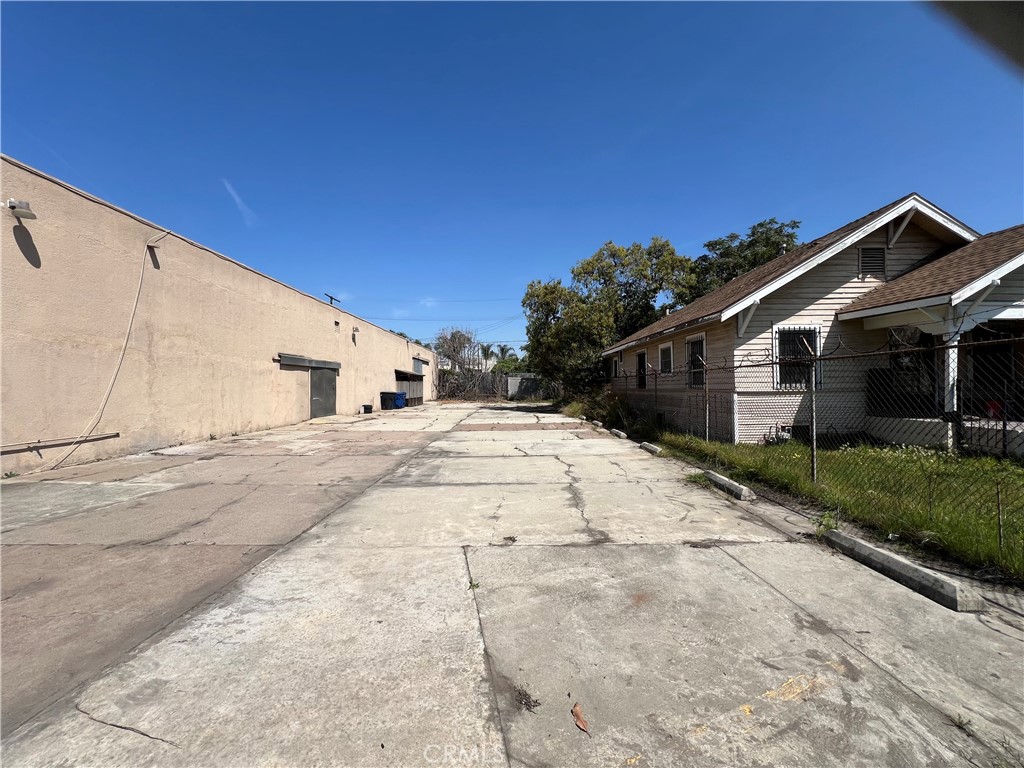 1727 E 42nd Street Property Photo 3