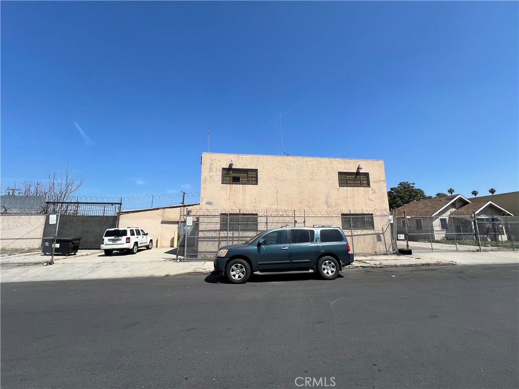 1727 E 42nd Street Property Photo 6
