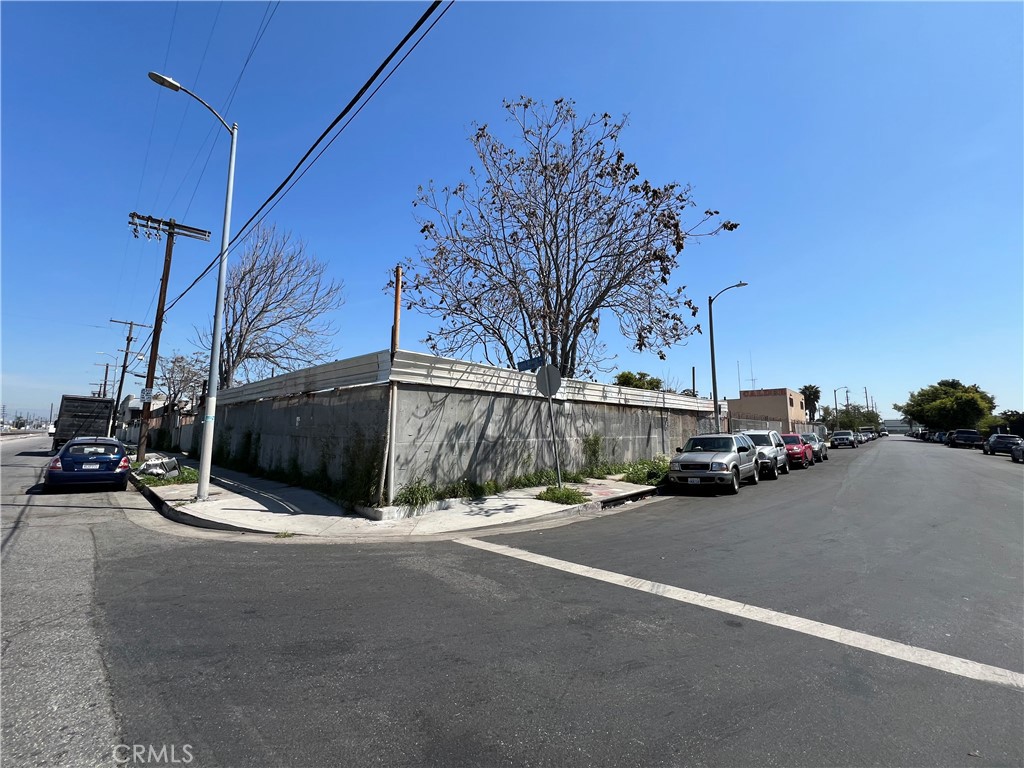 1727 E 42nd Street Property Photo 8