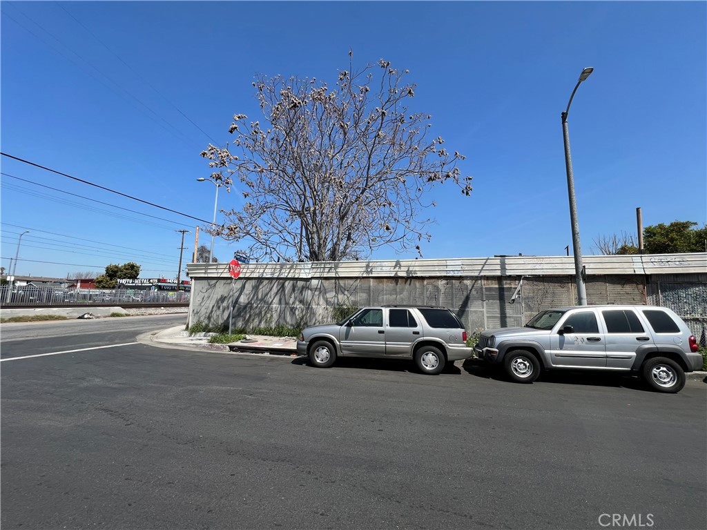 1727 E 42nd Street Property Photo 10