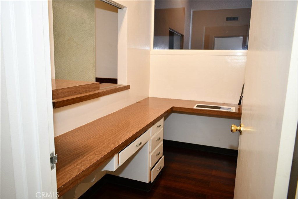 180 W Willow Street 3 Property Photo 2