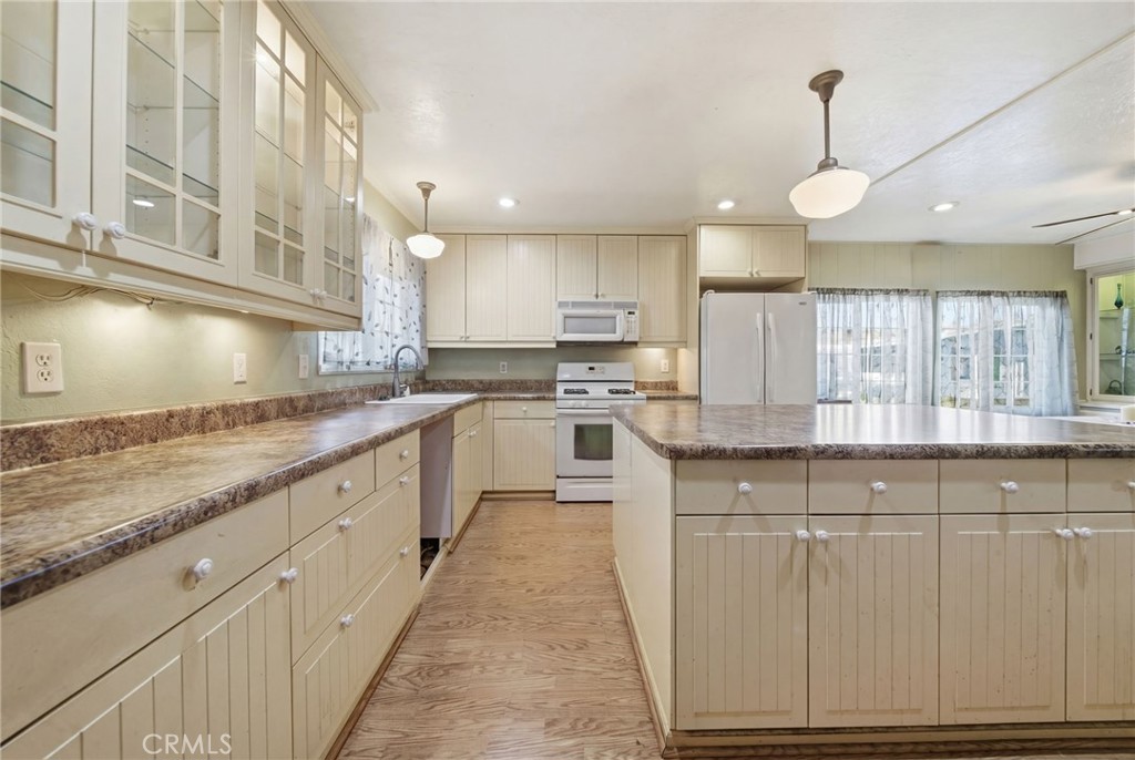 1919 W Coronet Avenue 149 Property Photo 18