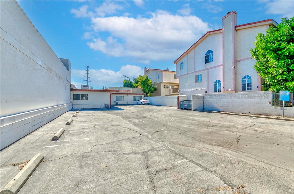 12013 Rosecrans Avenue Property Photo 5