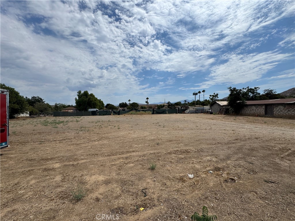 5995 La Sierra Avenue Property Photo 3