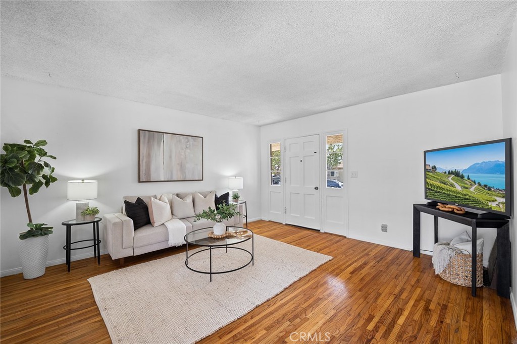 9619 Wampler Street Property Photo 7