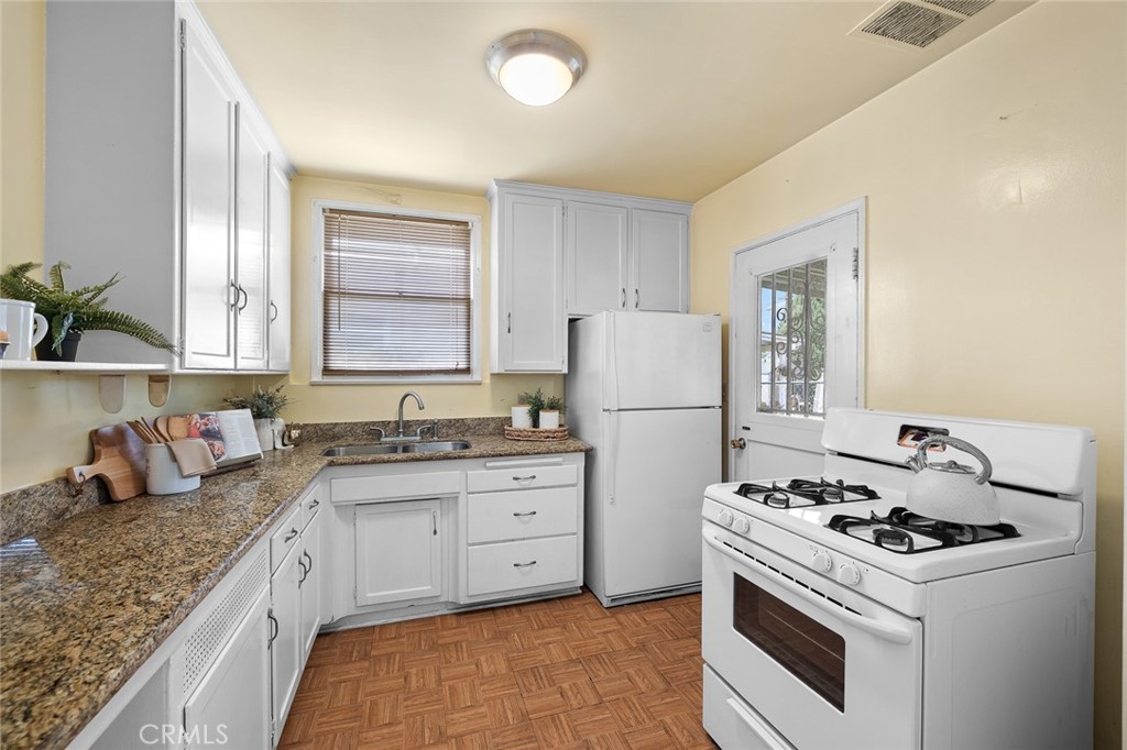 9619 Wampler Street Property Photo 13