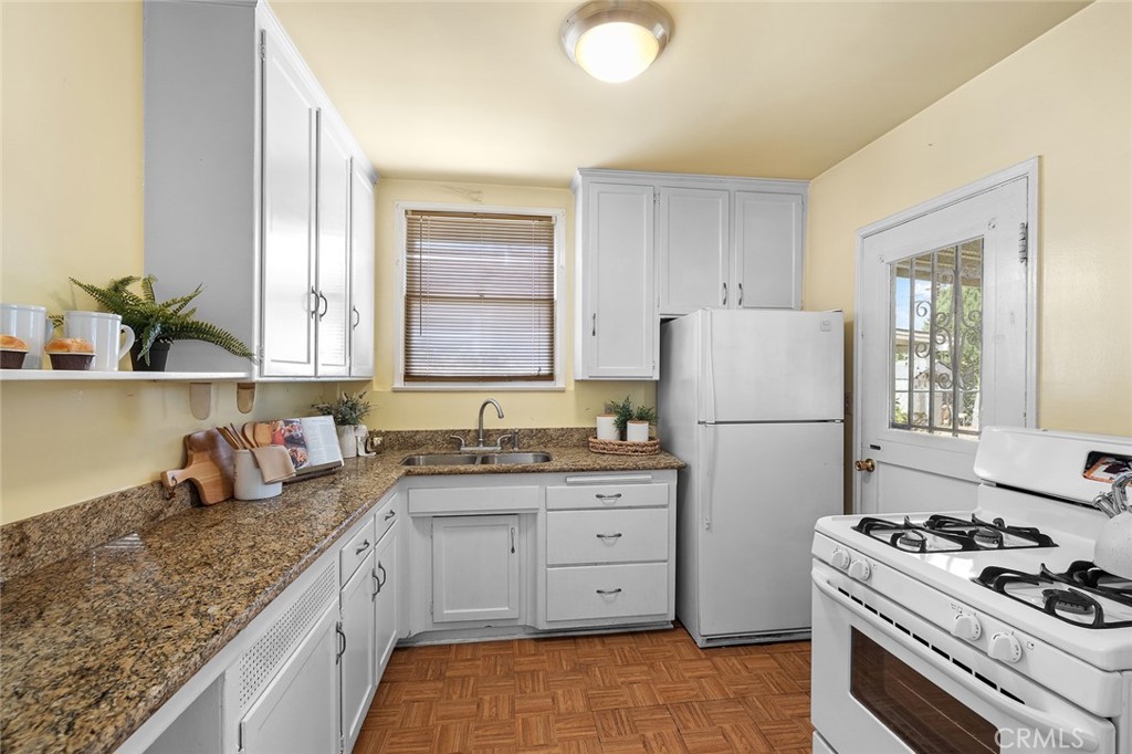 9619 Wampler Street Property Photo 14