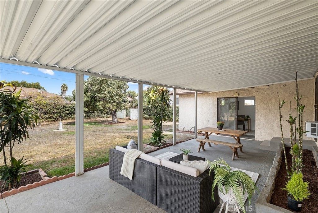 9619 Wampler Street Property Photo 29