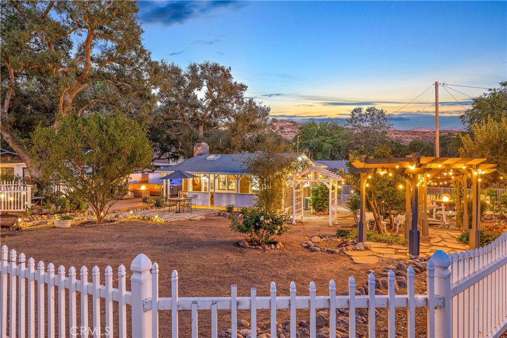 20402 Trabuco Oaks Drive Property Photo 4