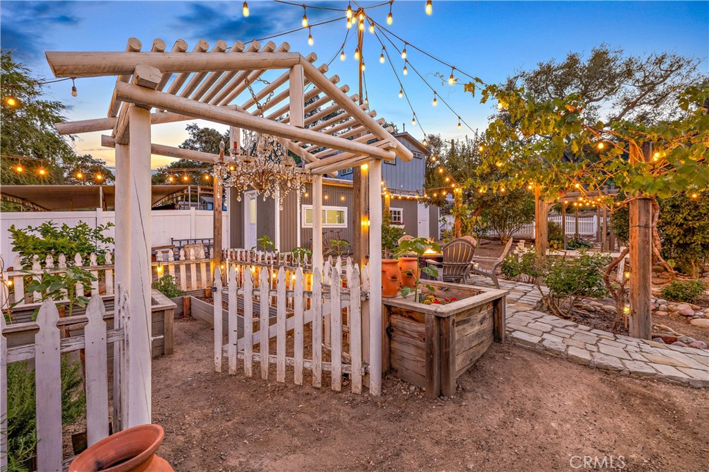 20402 Trabuco Oaks Drive Property Photo 8