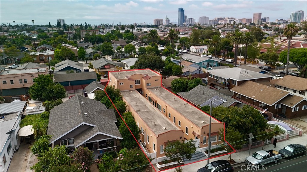 1222 E 10th Street Property Photo 2