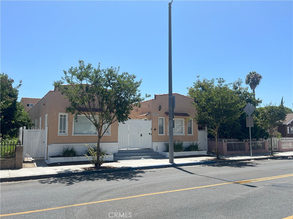 1222 E 10th Street Property Photo 5