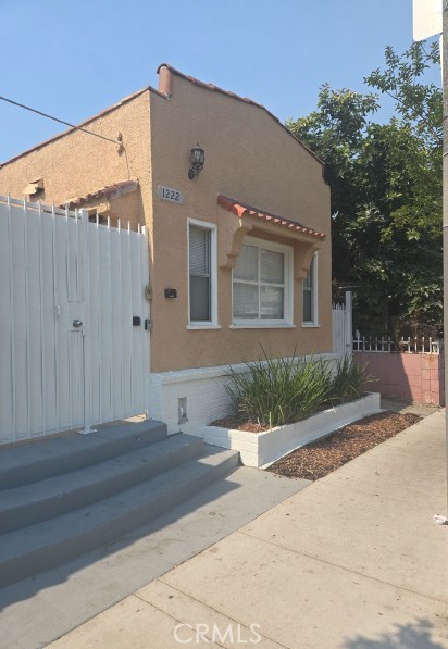 1222 E 10th Street Property Photo 7