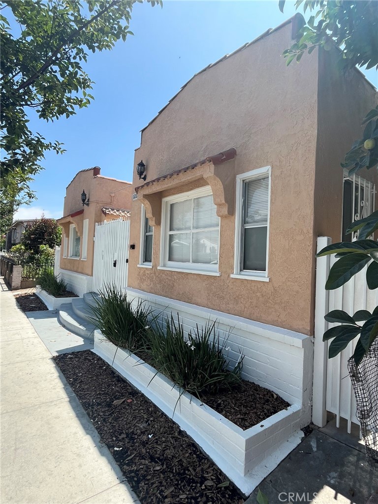 1222 E 10th Street Property Photo 11