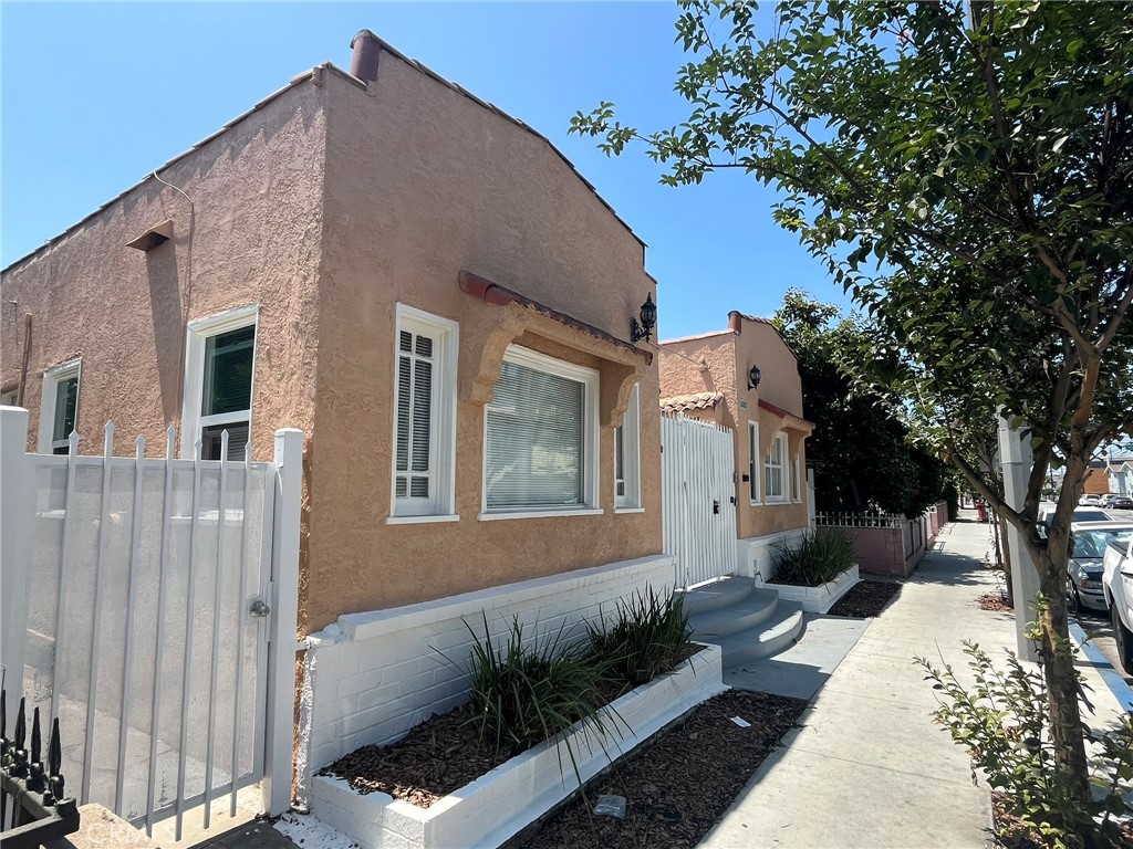 1222 E 10th Street Property Photo 12