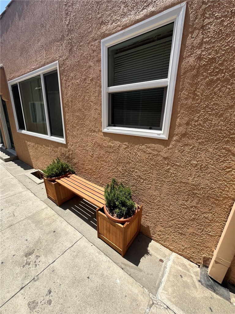 1222 E 10th Street Property Photo 21