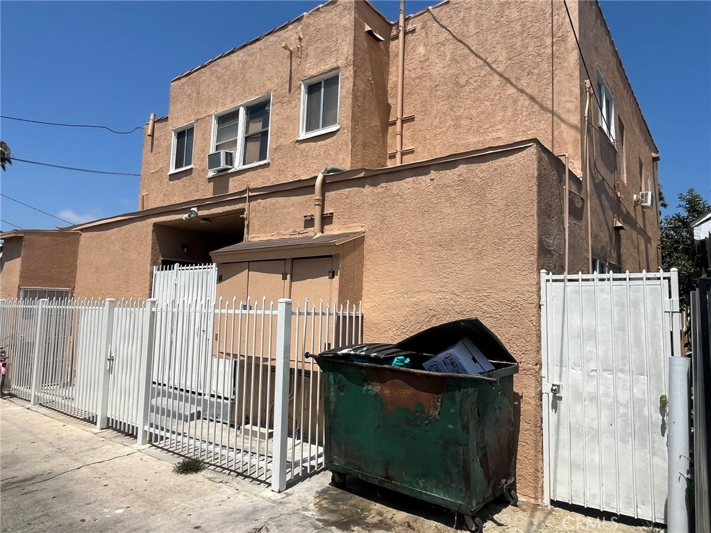 1222 E 10th Street Property Photo 27