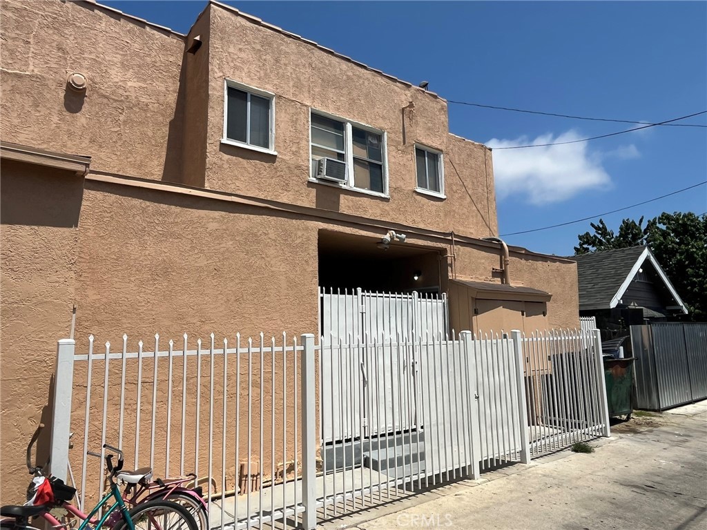 1222 E 10th Street Property Photo 28