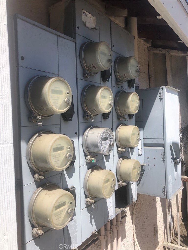 1222 E 10th Street Property Photo 29