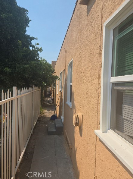 1222 E 10th Street Property Photo 30