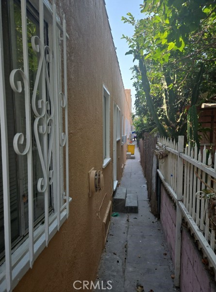 1222 E 10th Street Property Photo 31