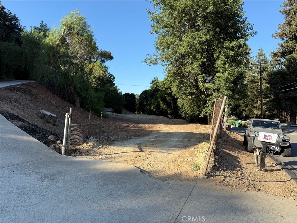 2240 Valle Drive Property Photo 2