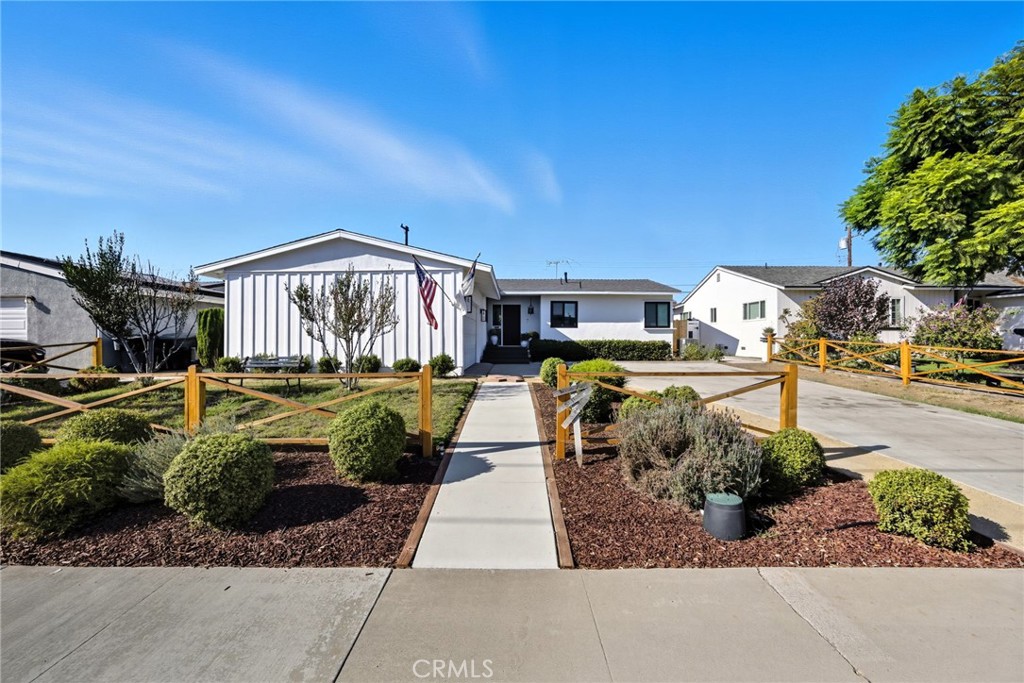 2043 W Orange Avenue Property Photo 1