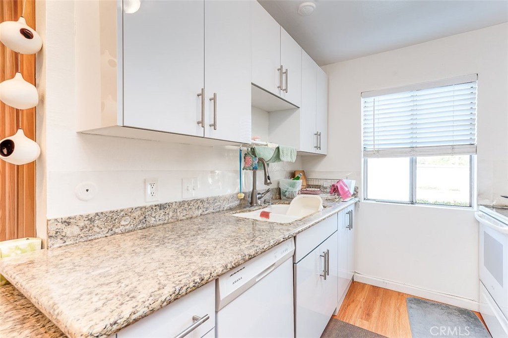 400 N Acacia Avenue B10 Property Photo 6