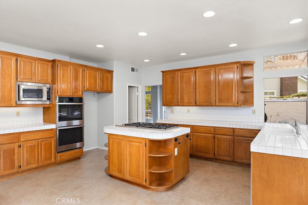 3 Mantenida Property Photo 5