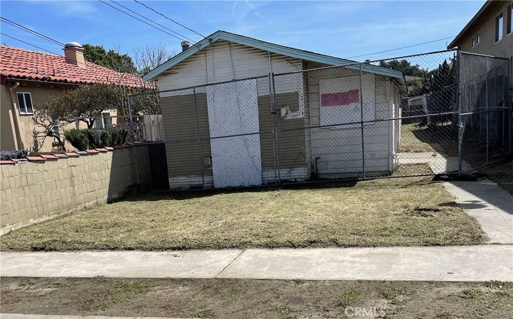 717 Oak Avenue Property Photo 1
