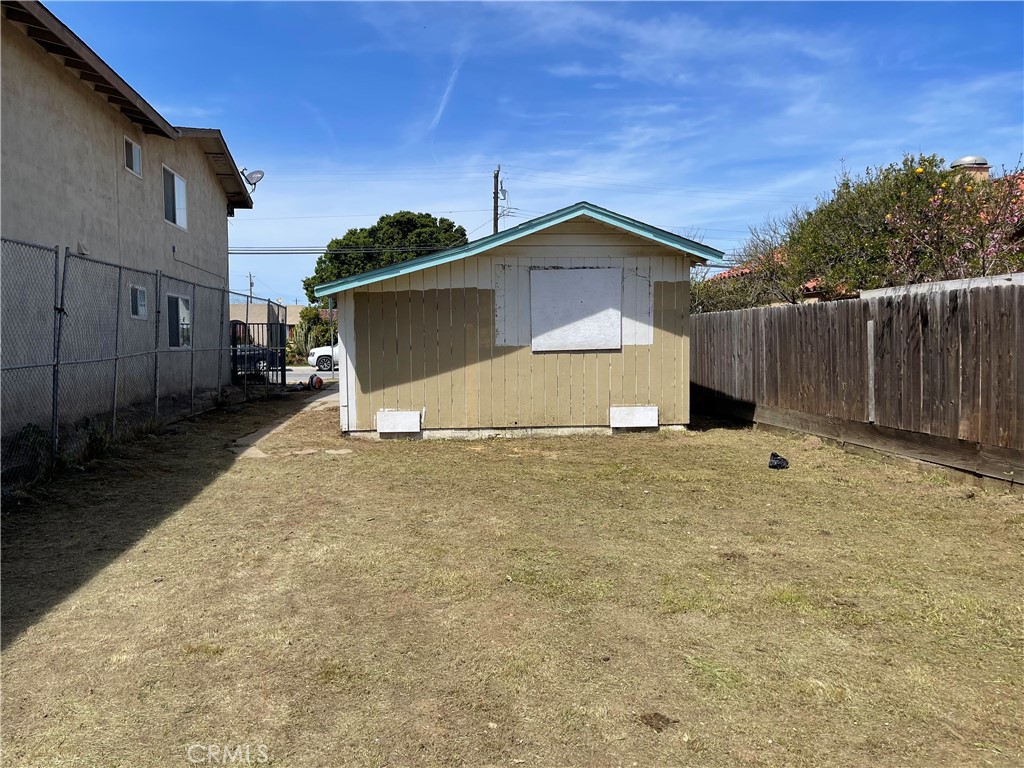 717 Oak Avenue Property Photo 2