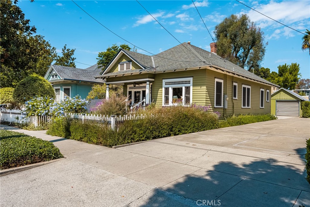 313 E Palmyra Property Photo 3