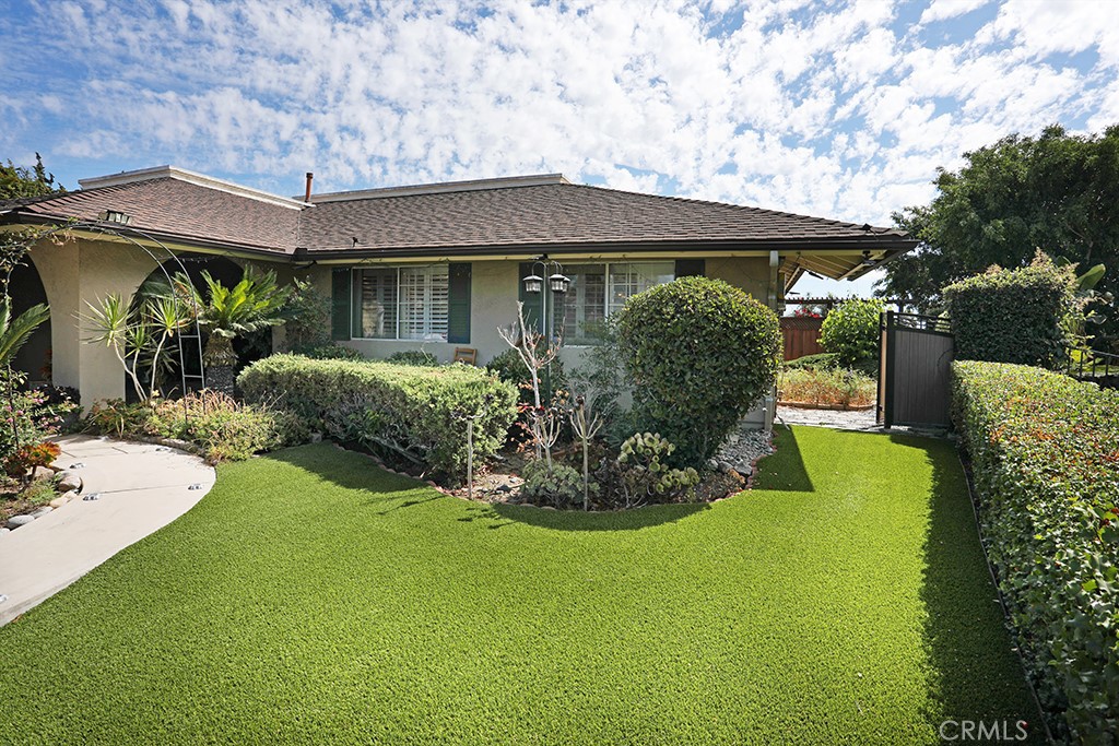 1800 Yermo Place Property Photo 2