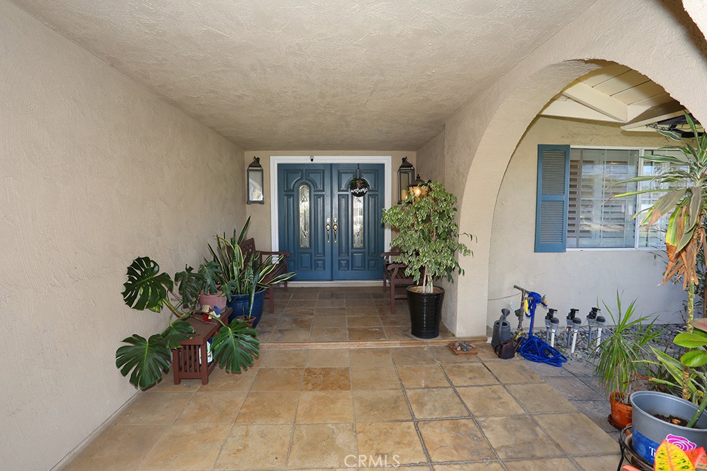 1800 Yermo Place Property Photo 3