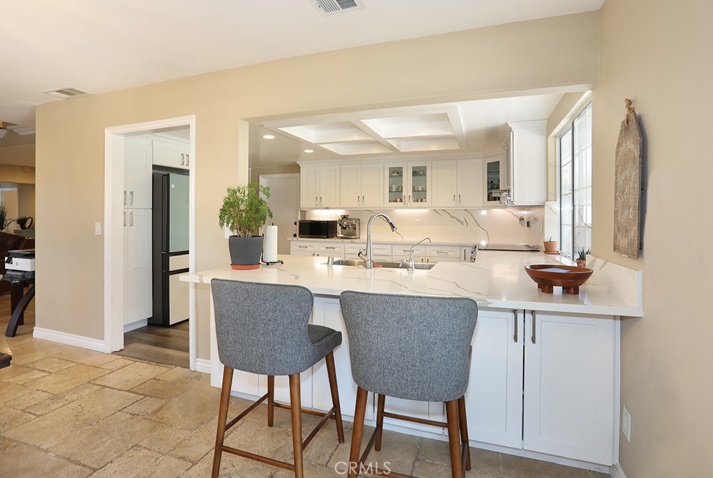 1800 Yermo Place Property Photo 6