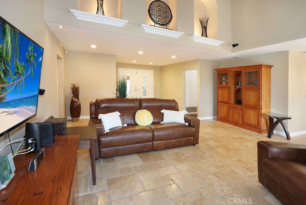 1800 Yermo Place Property Photo 9