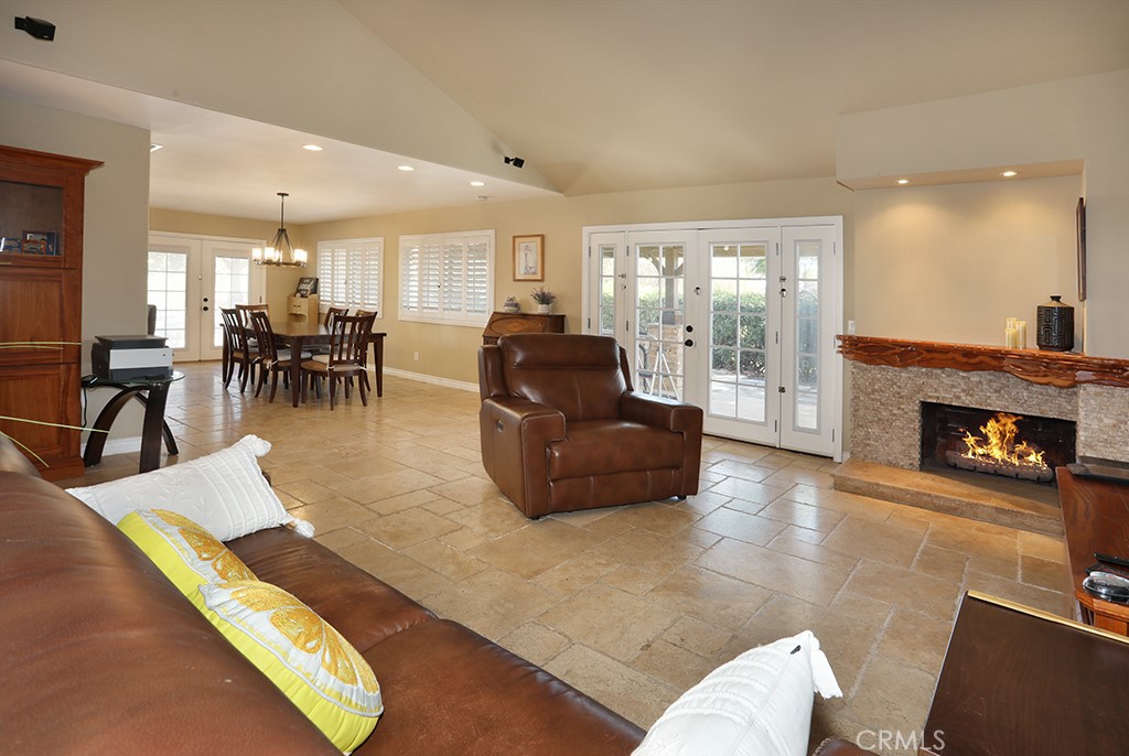 1800 Yermo Place Property Photo 10