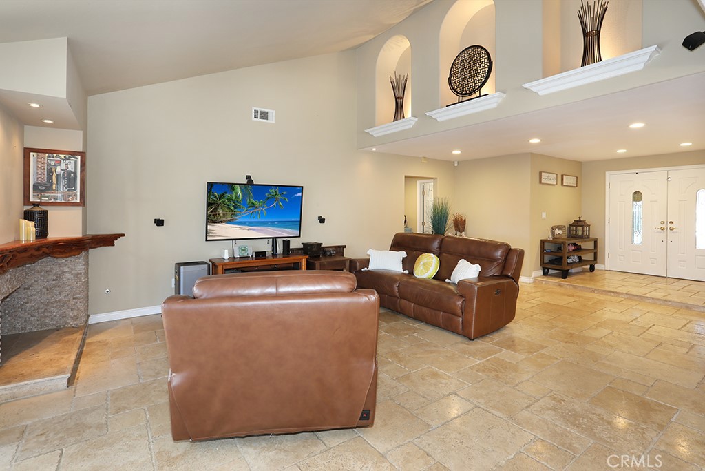 1800 Yermo Place Property Photo 11