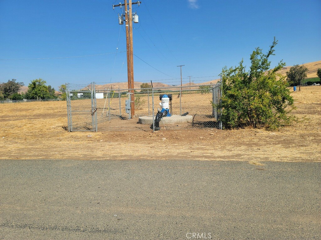 740 E Mulberry Property Photo 5