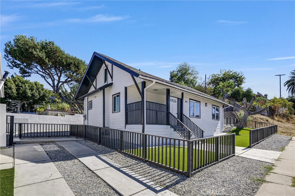 304 S Lorena Property Photo 1