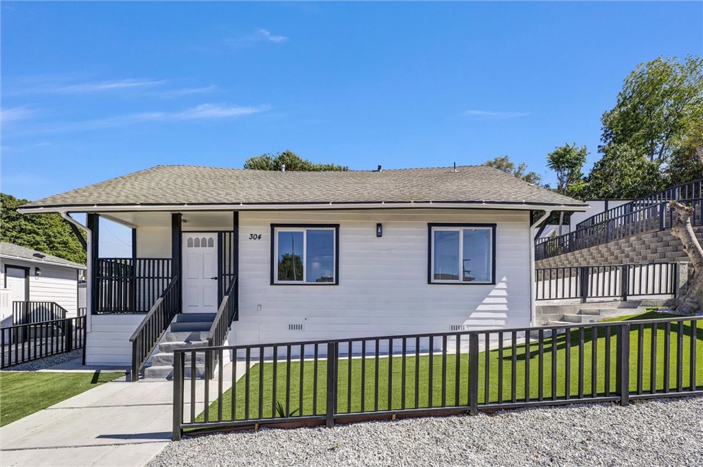 304 S Lorena Property Photo 2