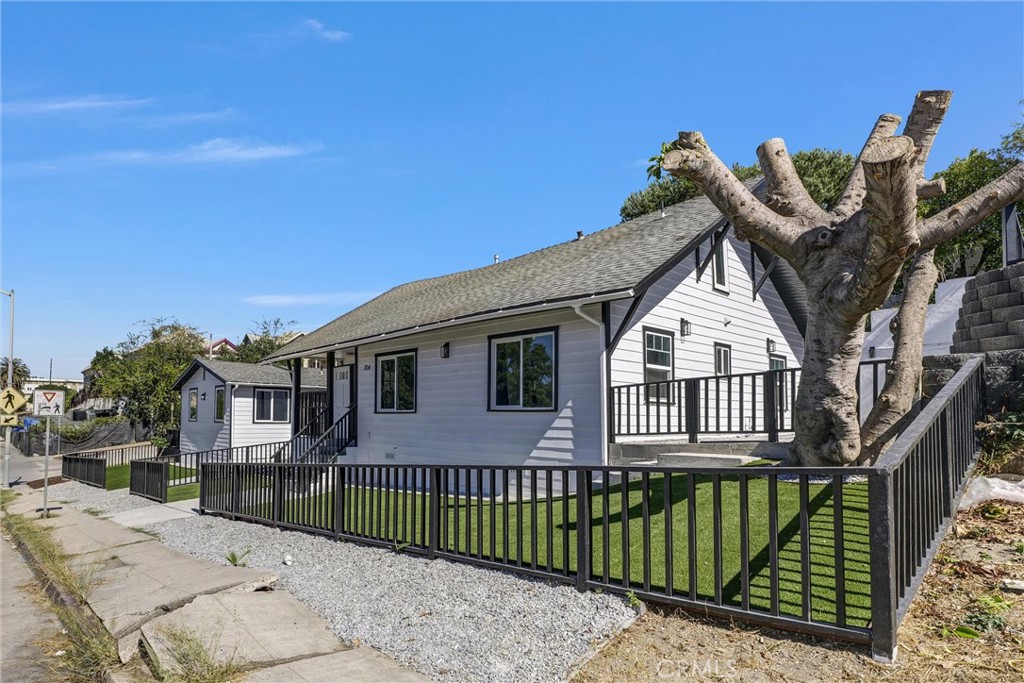 304 S Lorena Property Photo 3